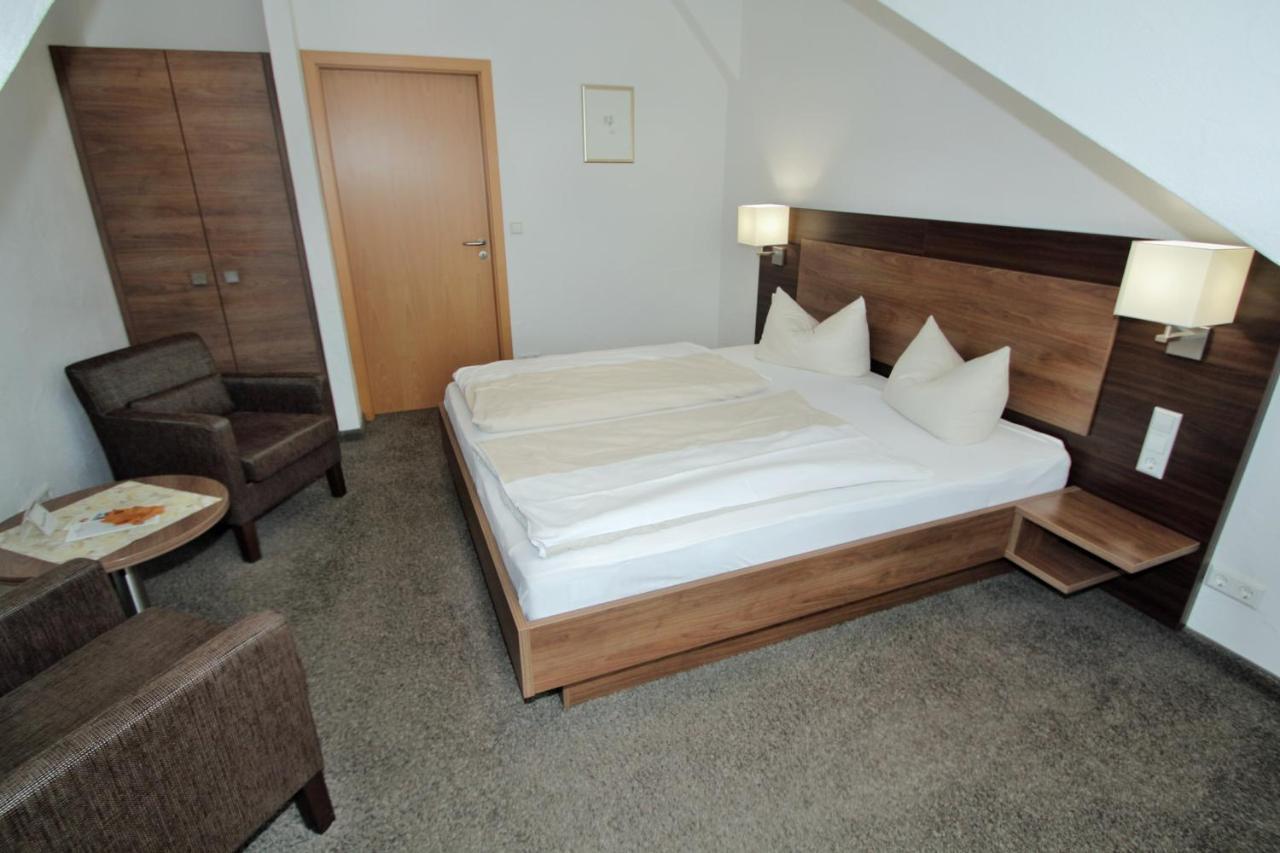 Weinhotel Kienle Burrweiler Buitenkant foto