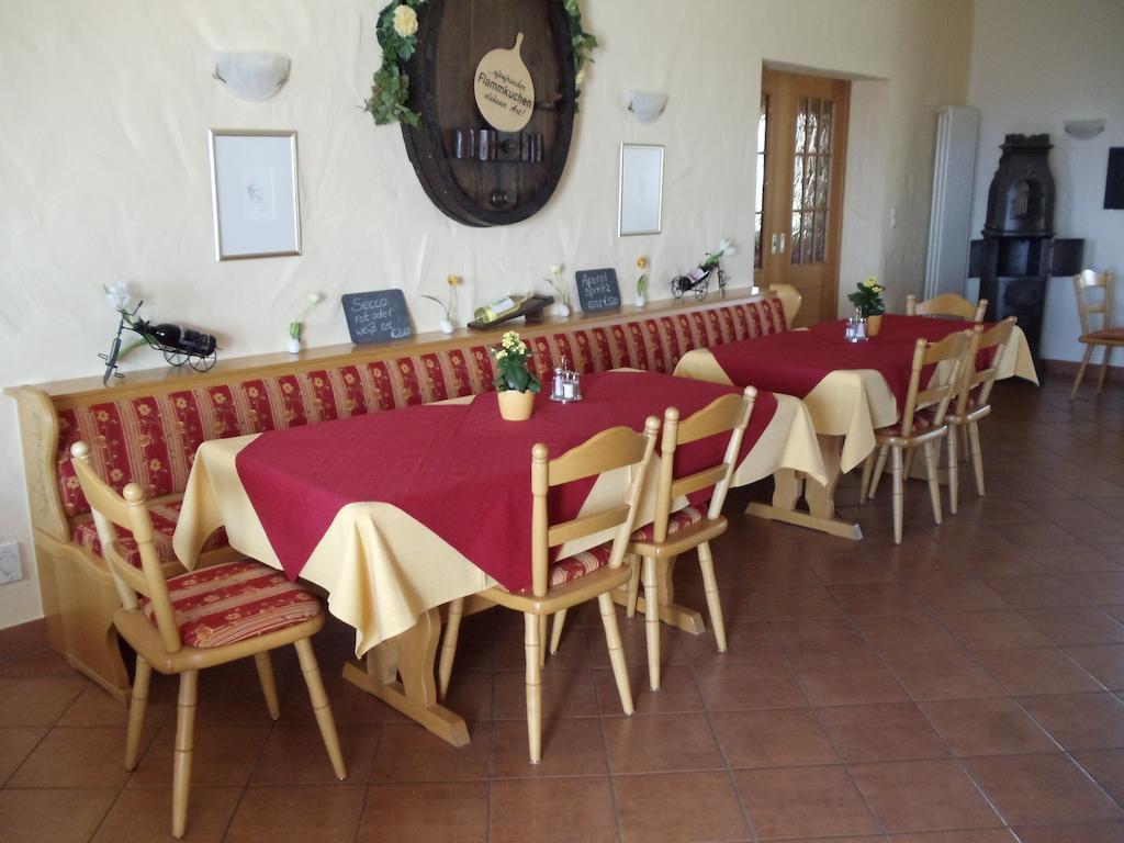 Weinhotel Kienle Burrweiler Buitenkant foto