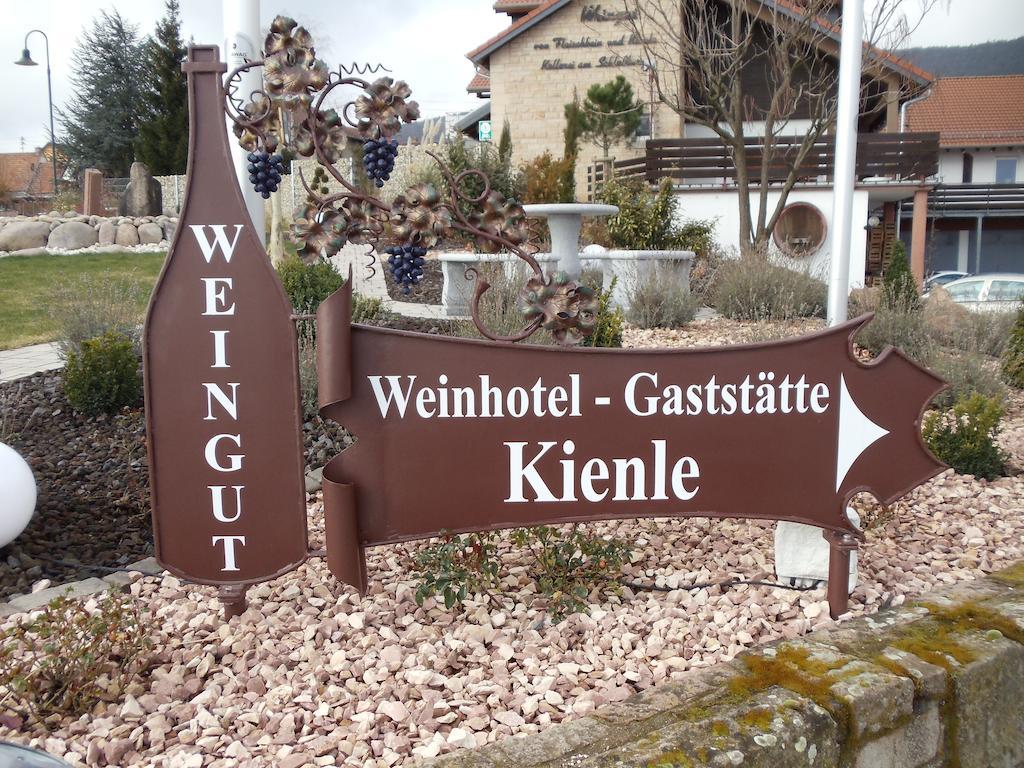 Weinhotel Kienle Burrweiler Buitenkant foto